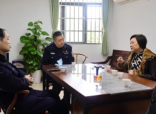 加强党建共建，亲昵警企关系